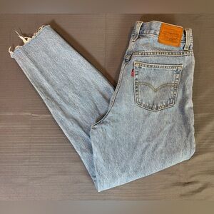Levi’s Mom Jean High Rise Tapered Light Wash Raw Hem Women’s Size 28